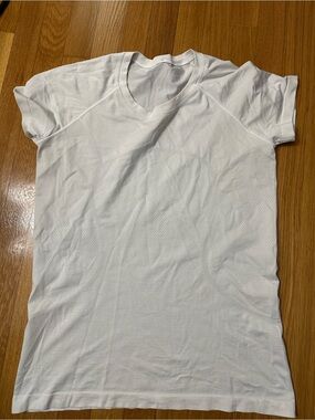 lululemon athletica Women's White Short Sleeve Tee